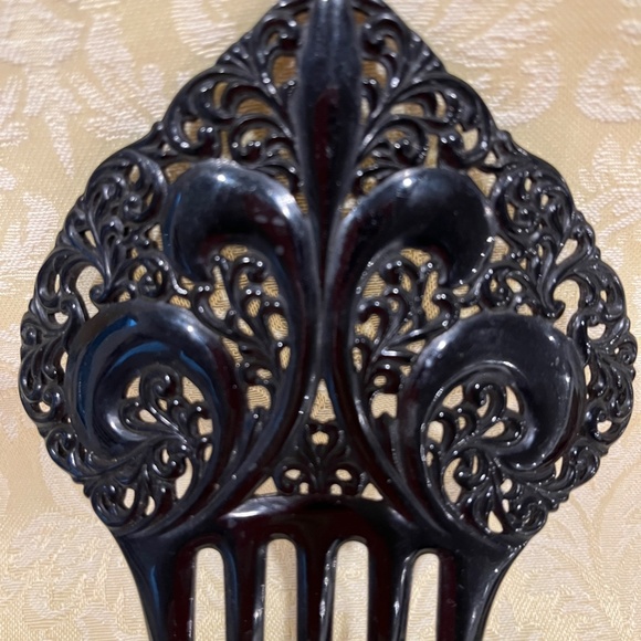 VTG carved ornate celluloid black Spanish Mantilla comb